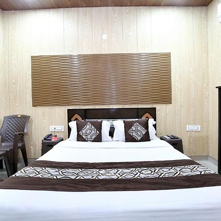 לודהיאנה Oyo 8105 Royale Guest House מראה חיצוני תמונה