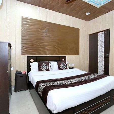 לודהיאנה Oyo 8105 Royale Guest House מראה חיצוני תמונה