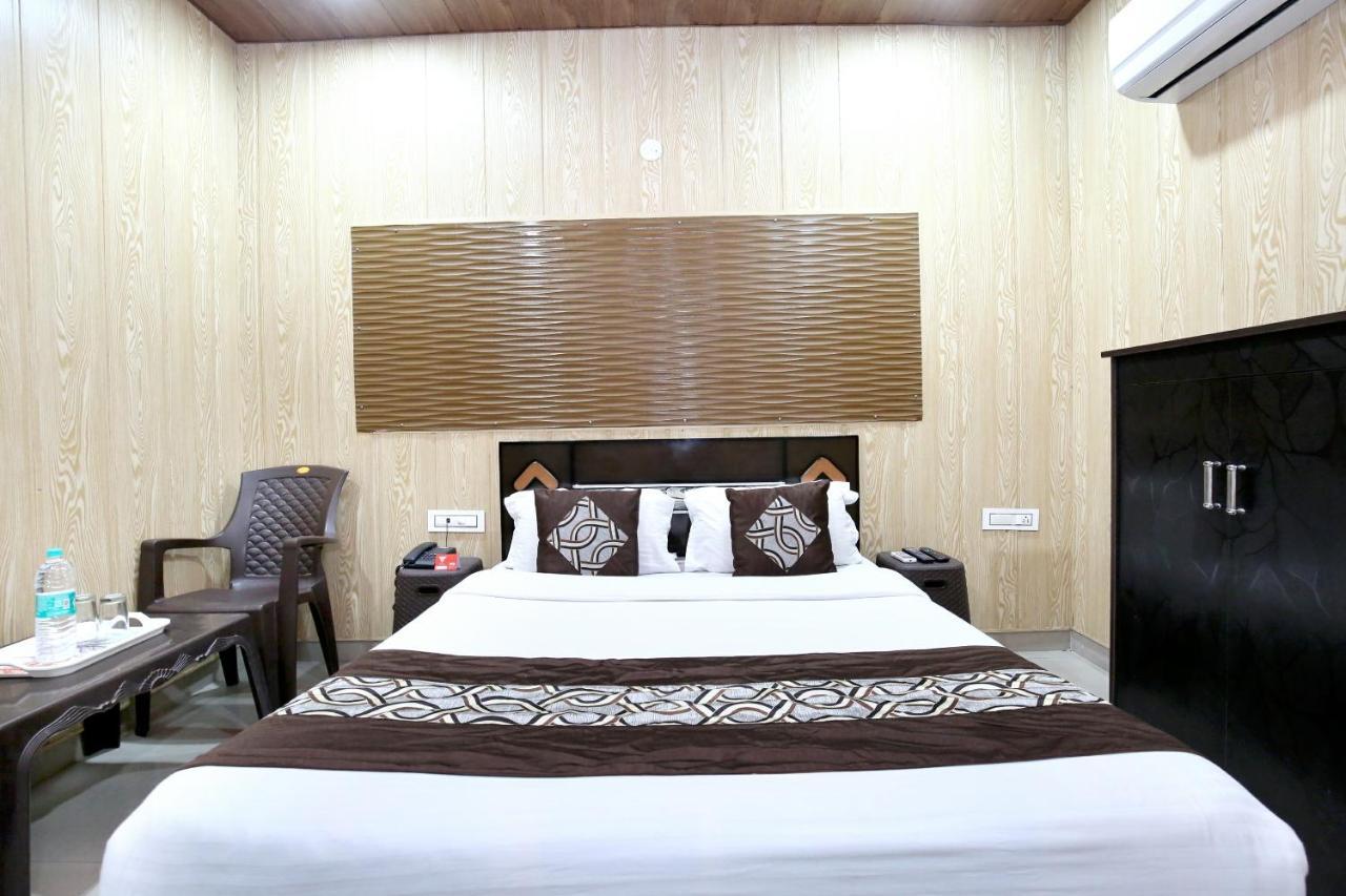 לודהיאנה Oyo 8105 Royale Guest House מראה חיצוני תמונה