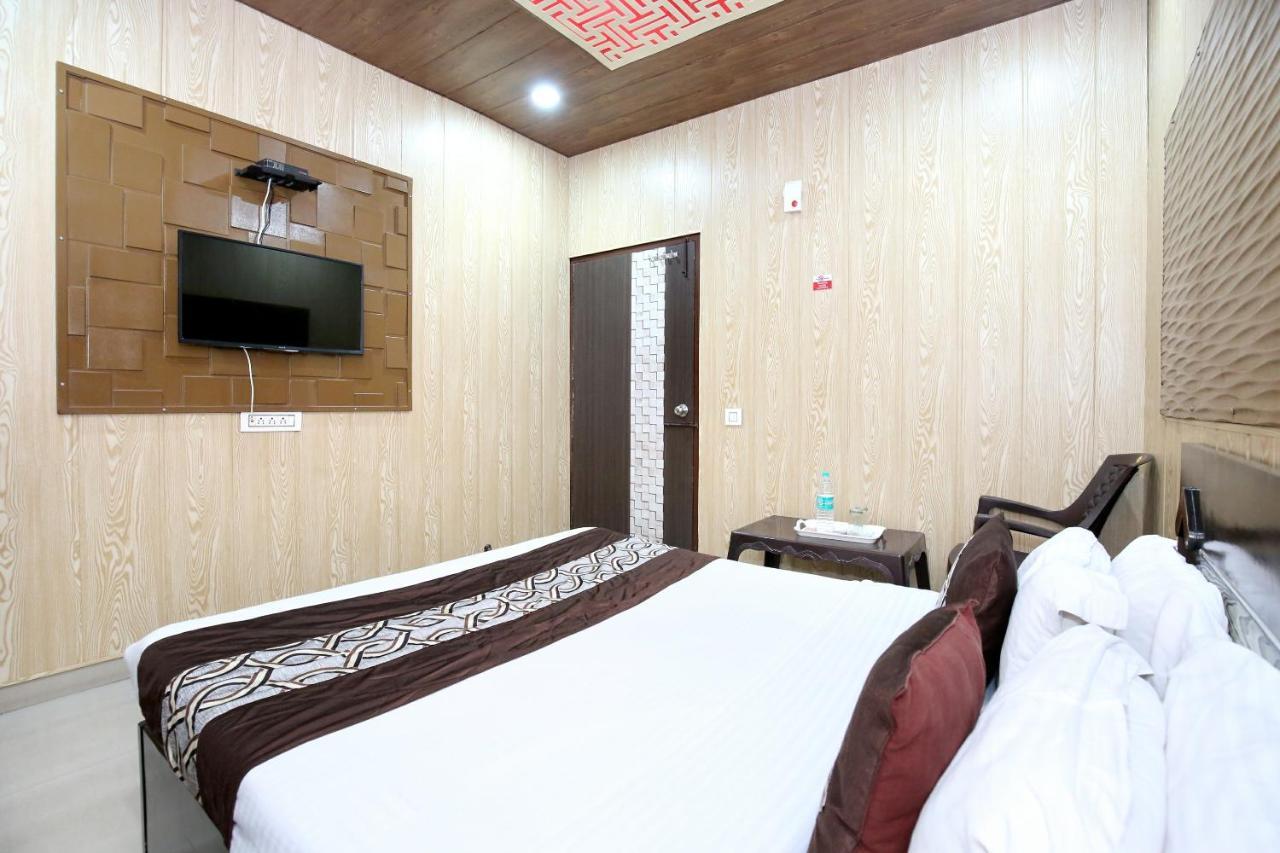 לודהיאנה Oyo 8105 Royale Guest House מראה חיצוני תמונה