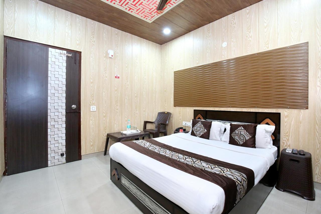 לודהיאנה Oyo 8105 Royale Guest House מראה חיצוני תמונה