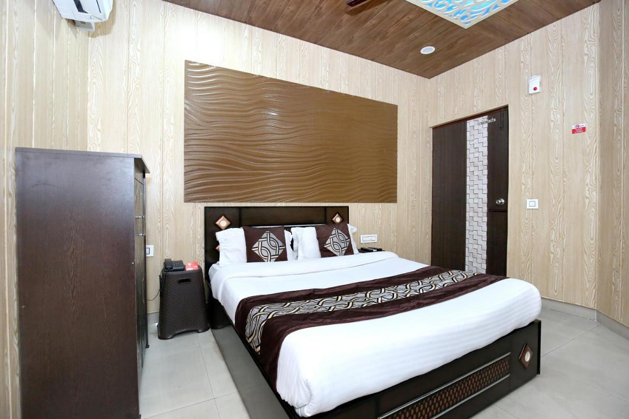 לודהיאנה Oyo 8105 Royale Guest House מראה חיצוני תמונה
