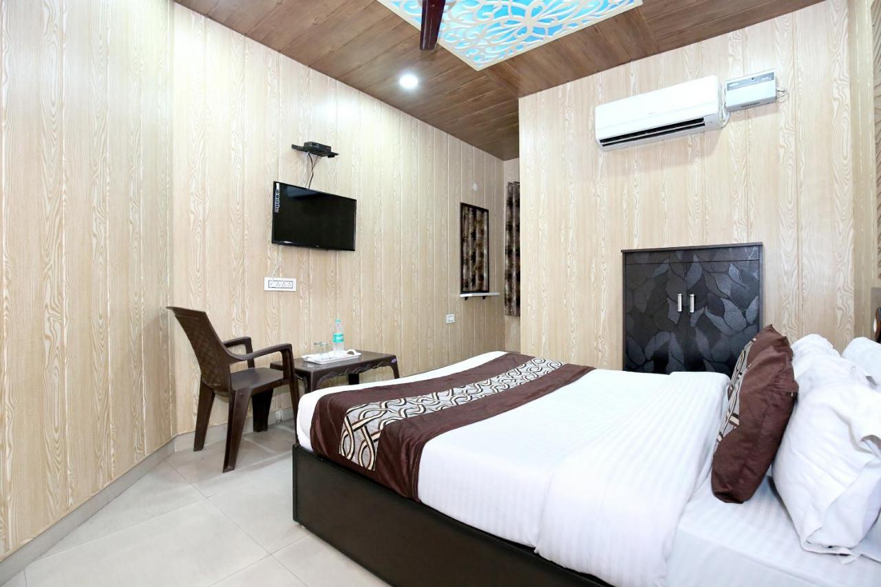 לודהיאנה Oyo 8105 Royale Guest House מראה חיצוני תמונה
