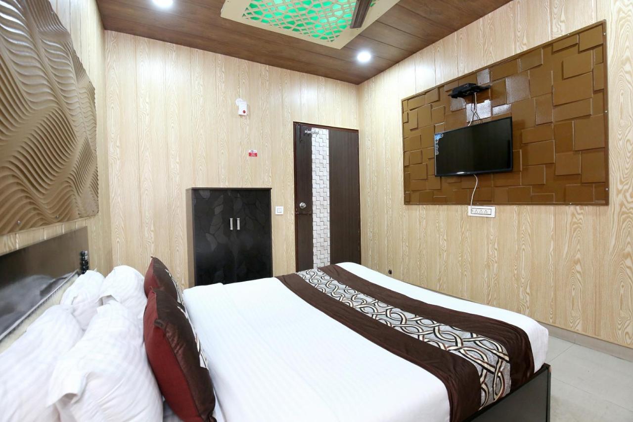 לודהיאנה Oyo 8105 Royale Guest House מראה חיצוני תמונה
