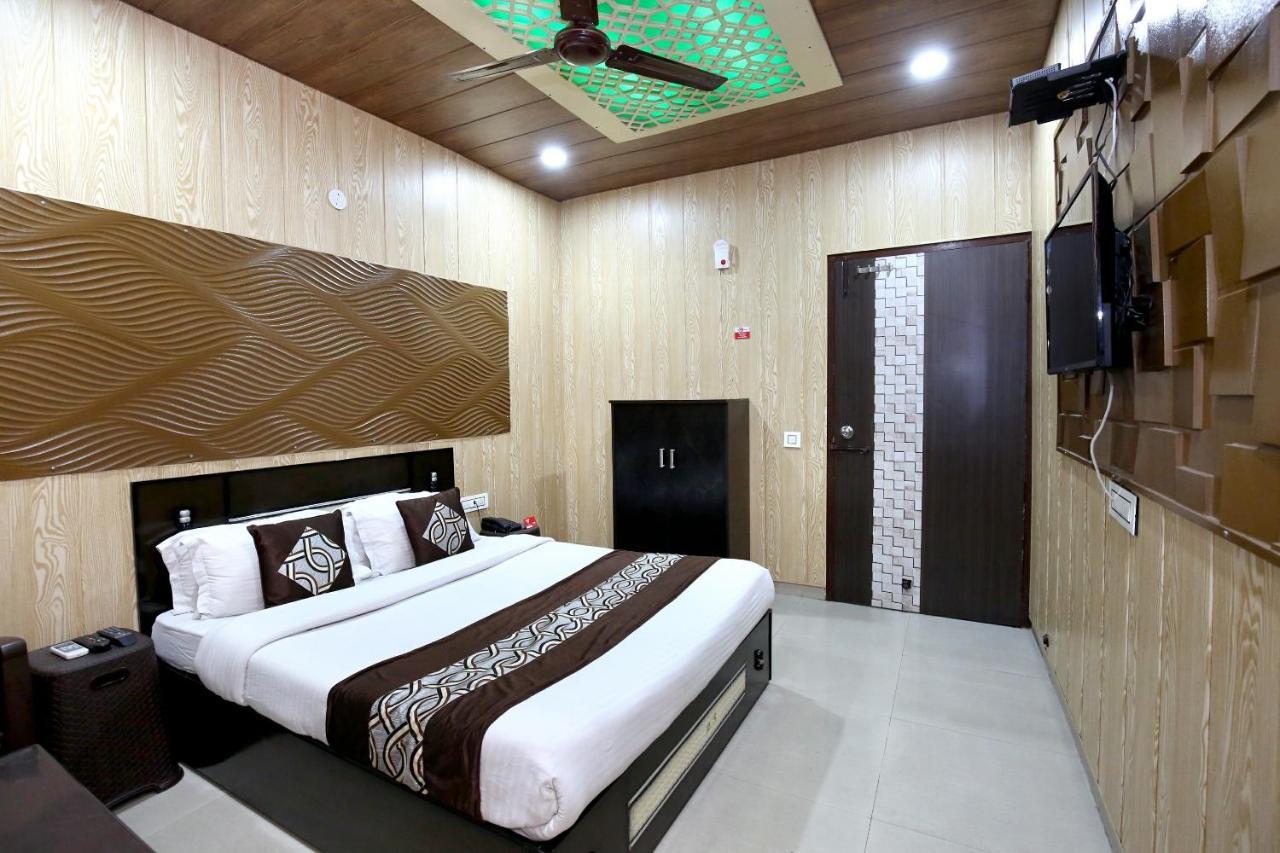 לודהיאנה Oyo 8105 Royale Guest House מראה חיצוני תמונה