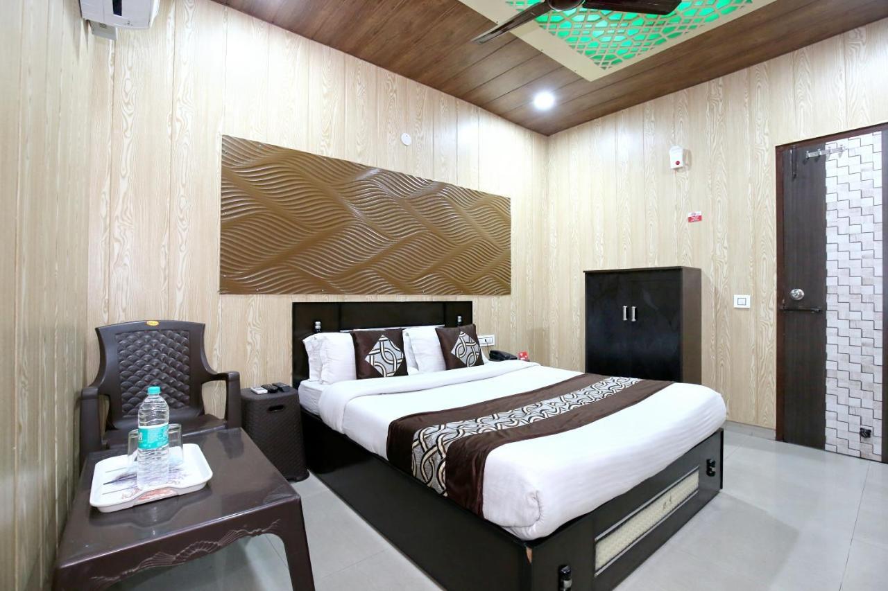 לודהיאנה Oyo 8105 Royale Guest House מראה חיצוני תמונה