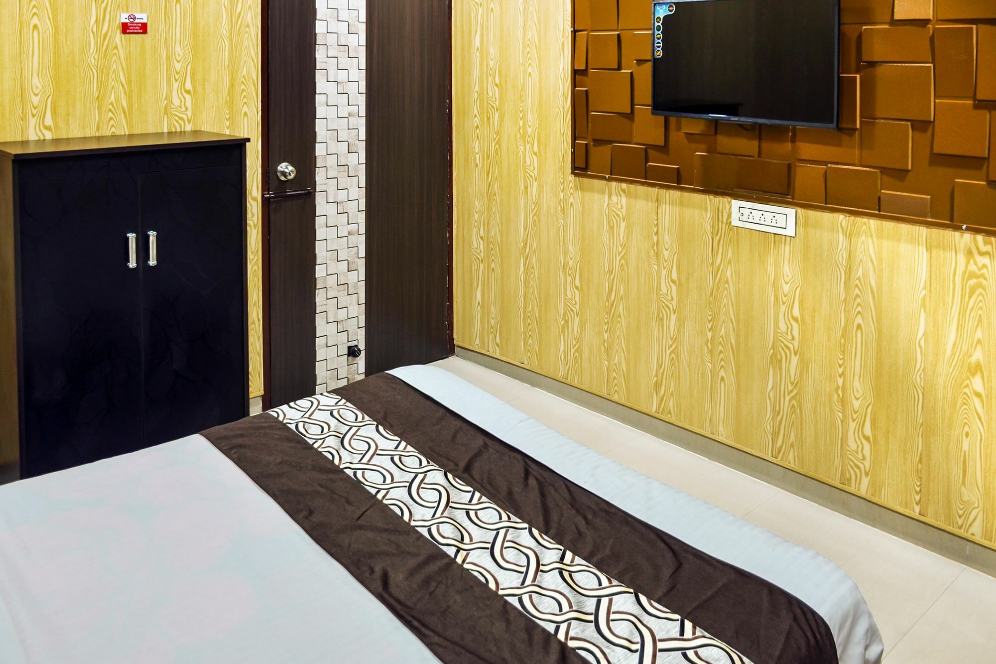 לודהיאנה Oyo 8105 Royale Guest House מראה חיצוני תמונה